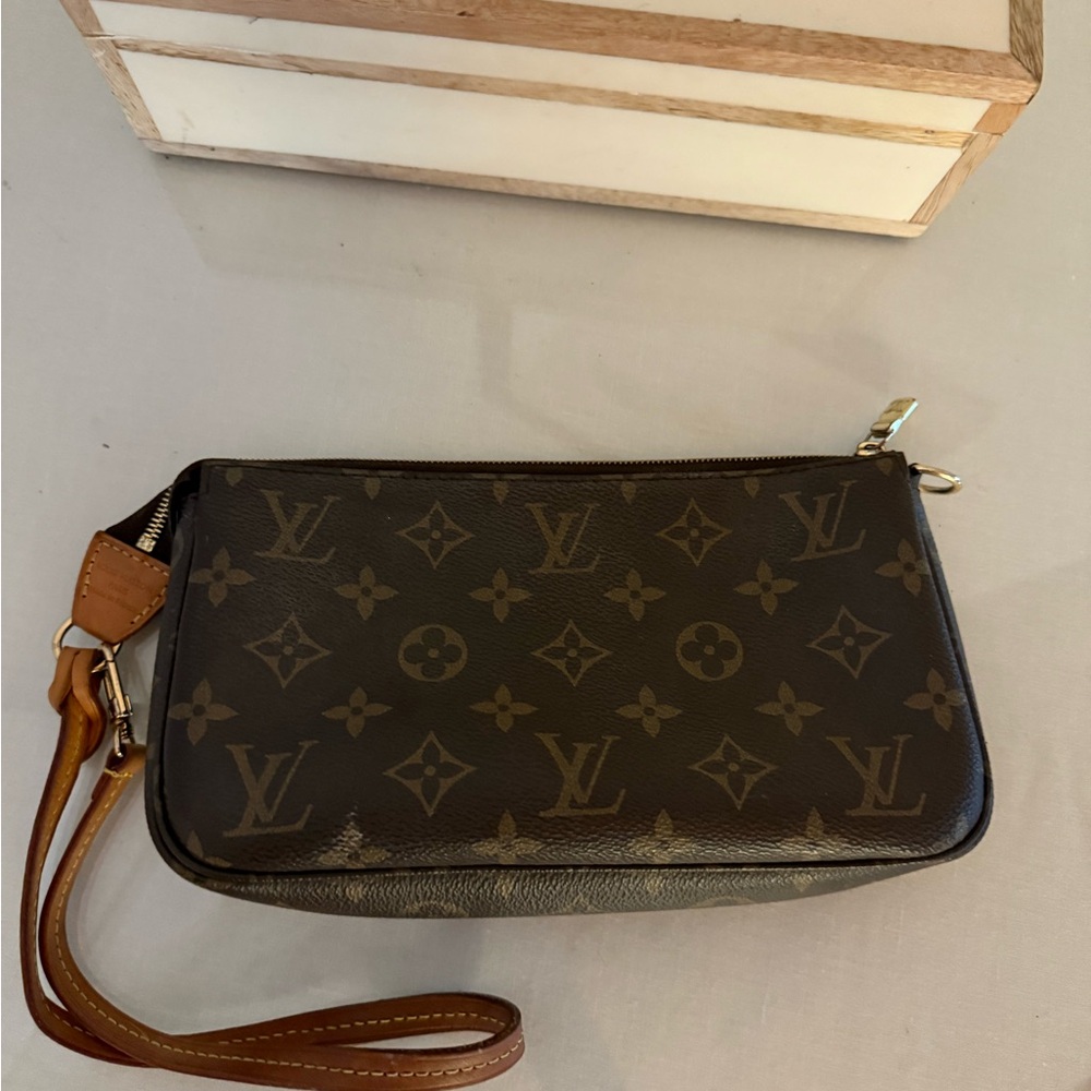 Louis Vuitton Monogram Pochette Accessories - Picture 2 of 5